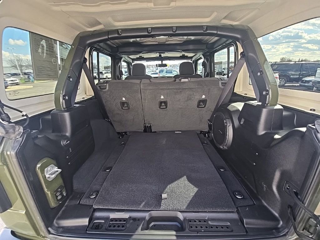 Used 2022 Jeep Wrangler Unlimited Sahara w/ Dual Top Group image 27