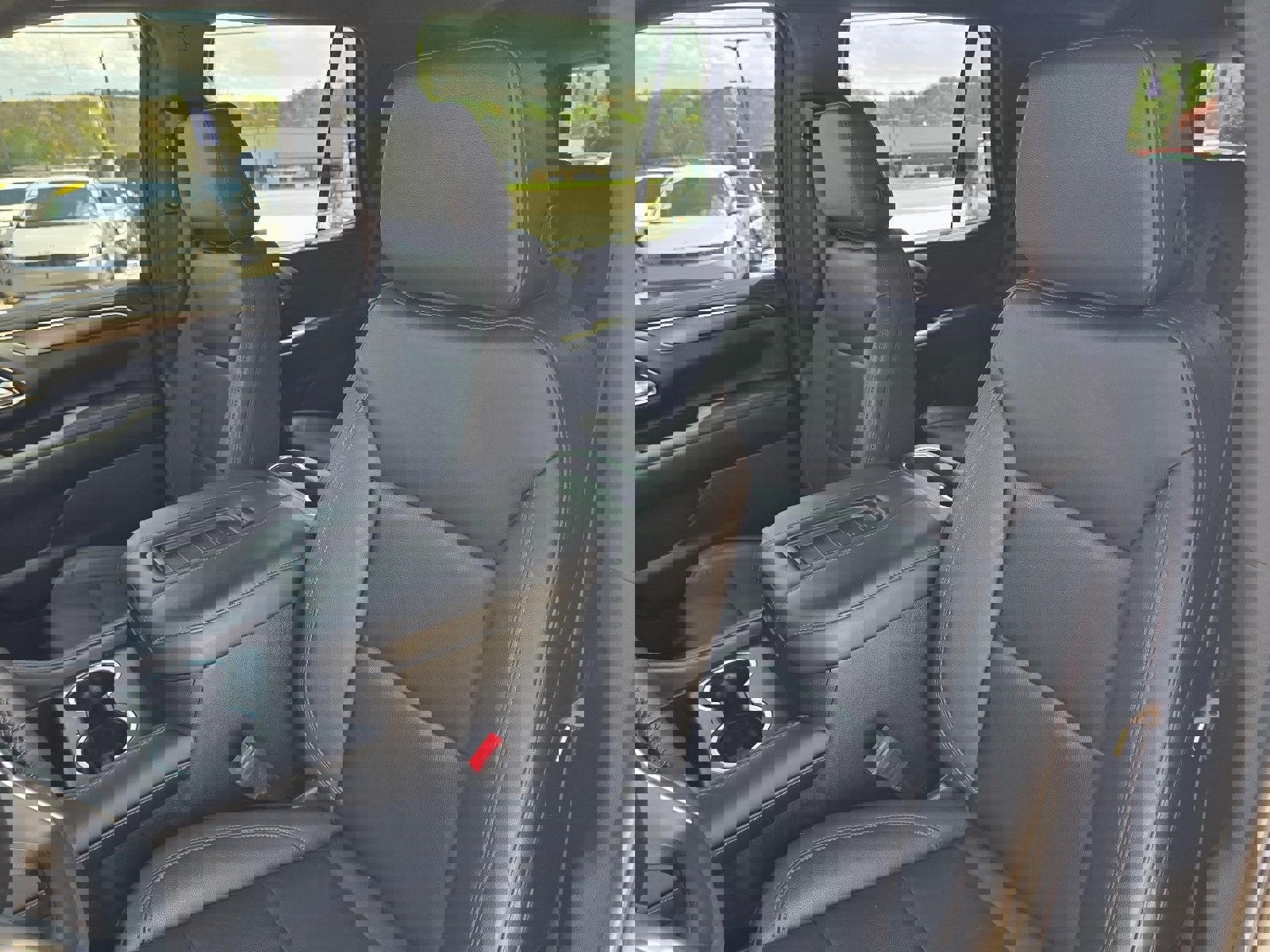 Used 2022 Chevrolet Tahoe LT w/ Luxury Package image 14