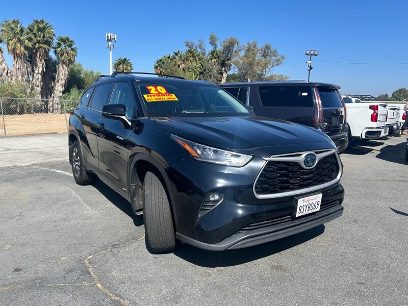 Used 2020 Toyota Highlander XLE AWD/4WD image 2