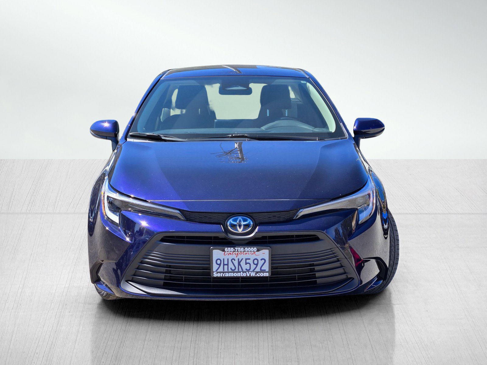 Used 2023 Toyota Corolla LE image 2