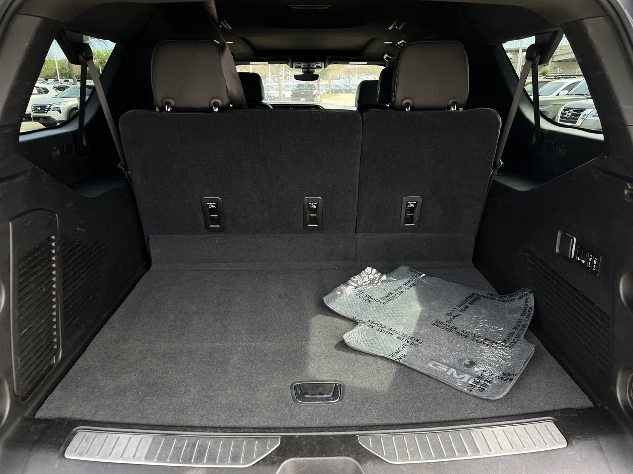 Used 2021 GMC Yukon XL Denali w/ Denali Premium Package image 30