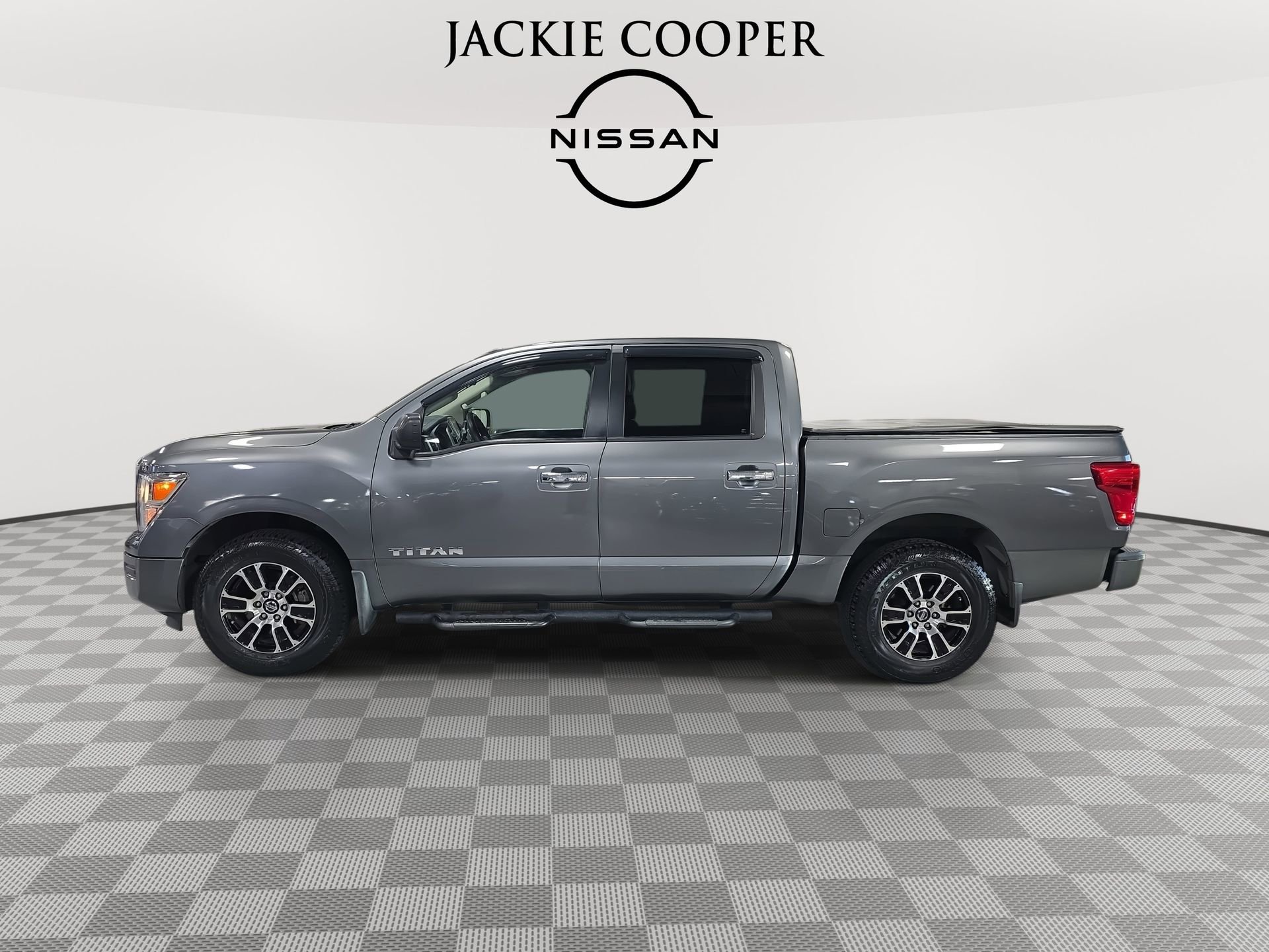 Used 2021 Nissan Titan SV w/ Off Road Protection Package image 8