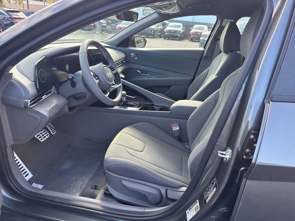New 2025 Hyundai Elantra SEL image 13