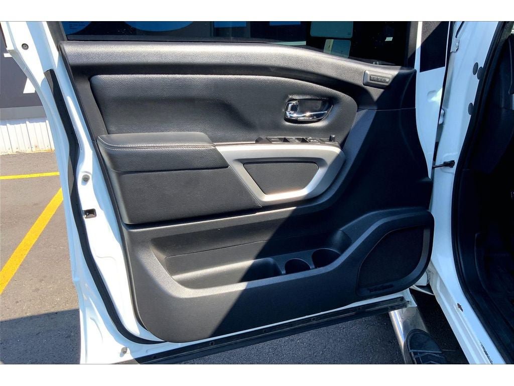 Used 2018 Nissan Titan PRO-4X w/ Pro-4x Convenience Package AWD/4WD image 24