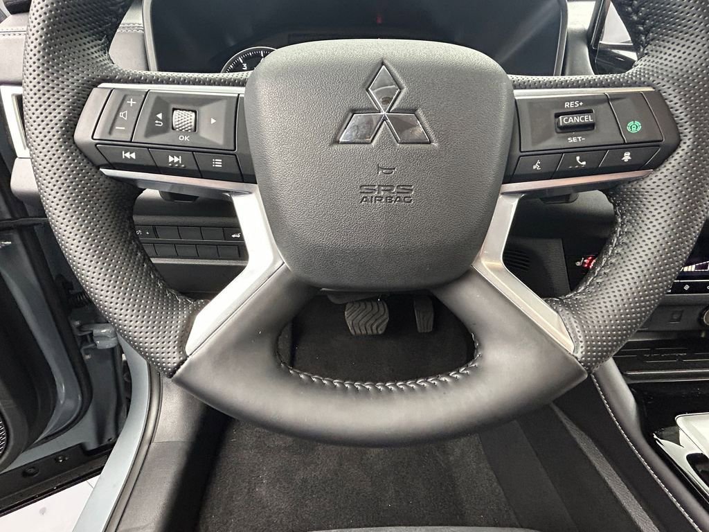 New 2025 Mitsubishi Outlander AWD image 36