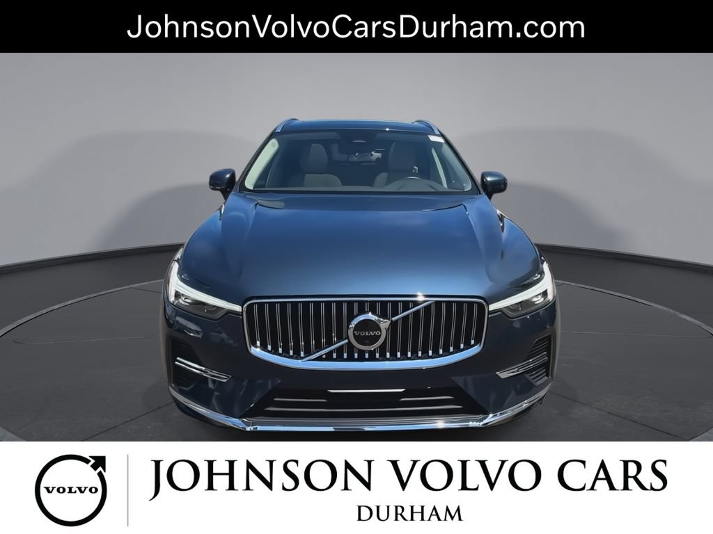 Used 2023 Volvo XC60 B5 Plus w/ Climate Package AWD/4WD image 3