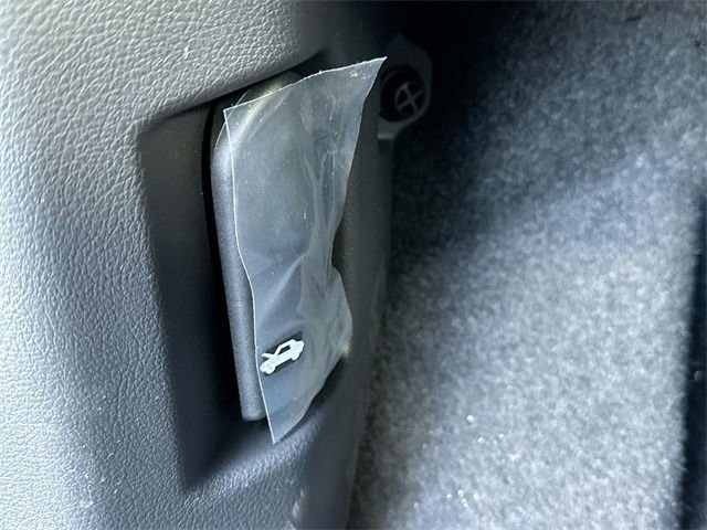 Used 2025 Nissan Rogue SV image 14