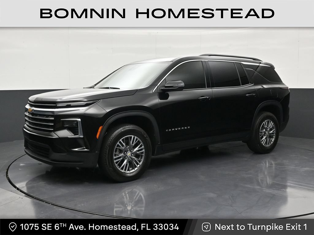 Used 2025 Chevrolet Traverse LT FWD image 1