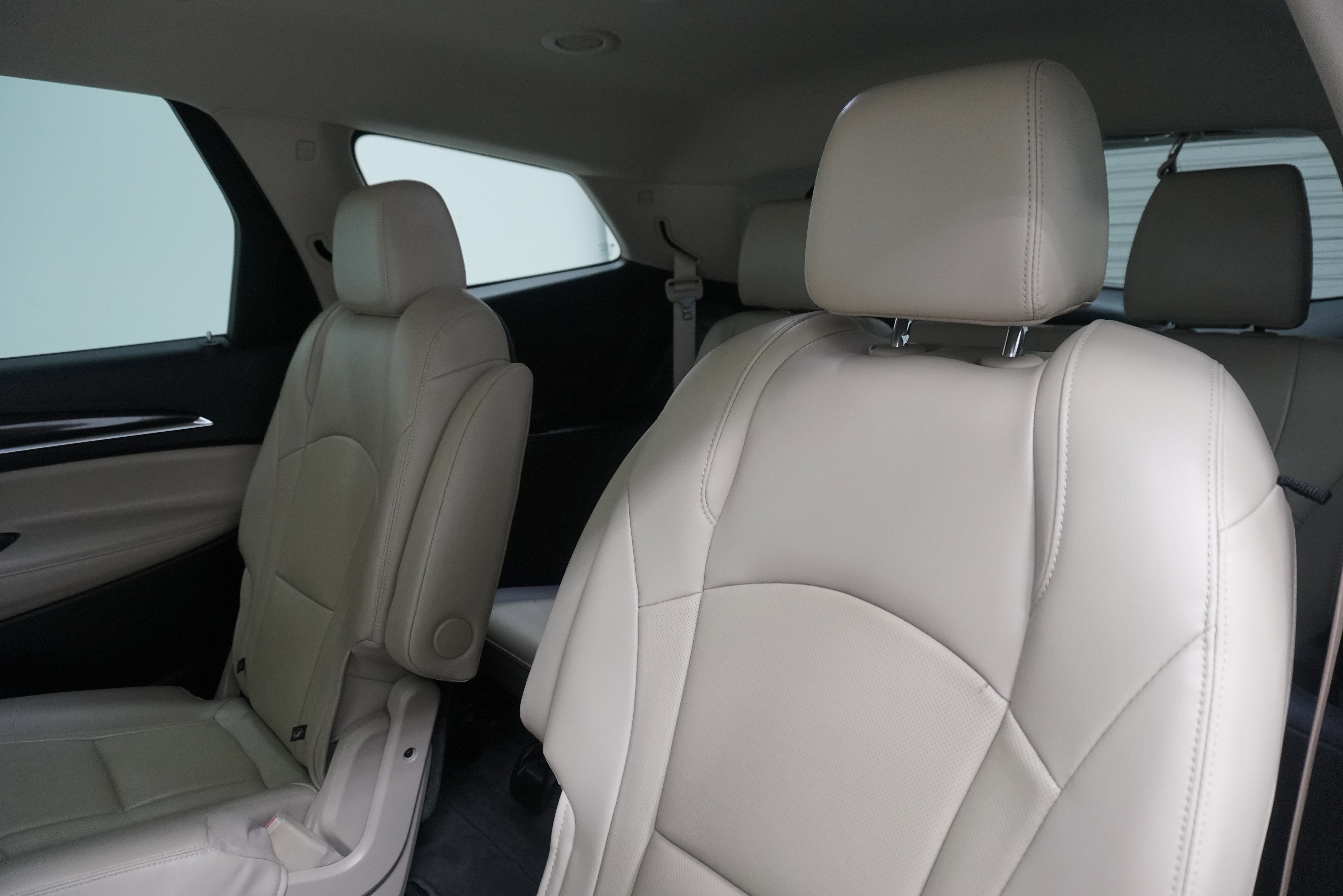 Used 2019 Buick Enclave Essence FWD image 13