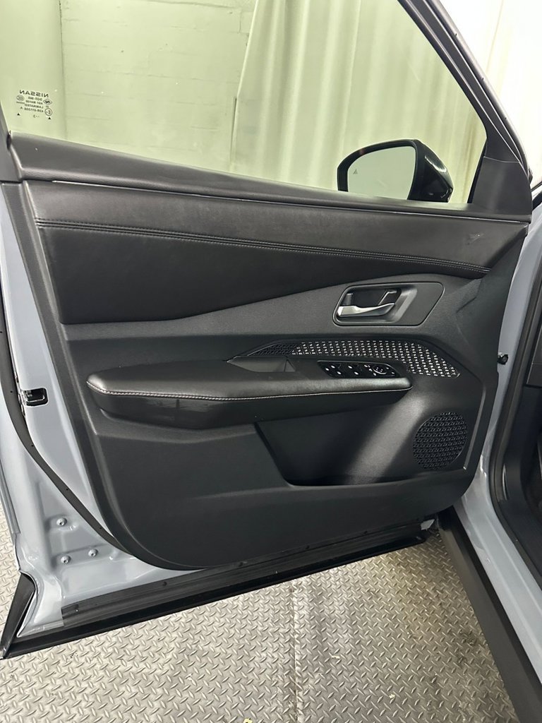 Used 2023 Nissan Ariya FWD image 8