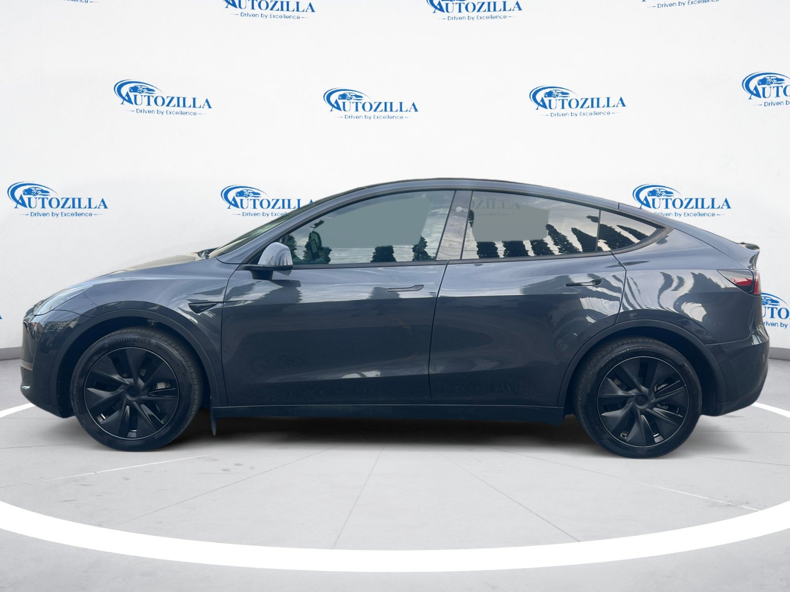 Used 2025 Tesla Model Y Long Range RWD image 2