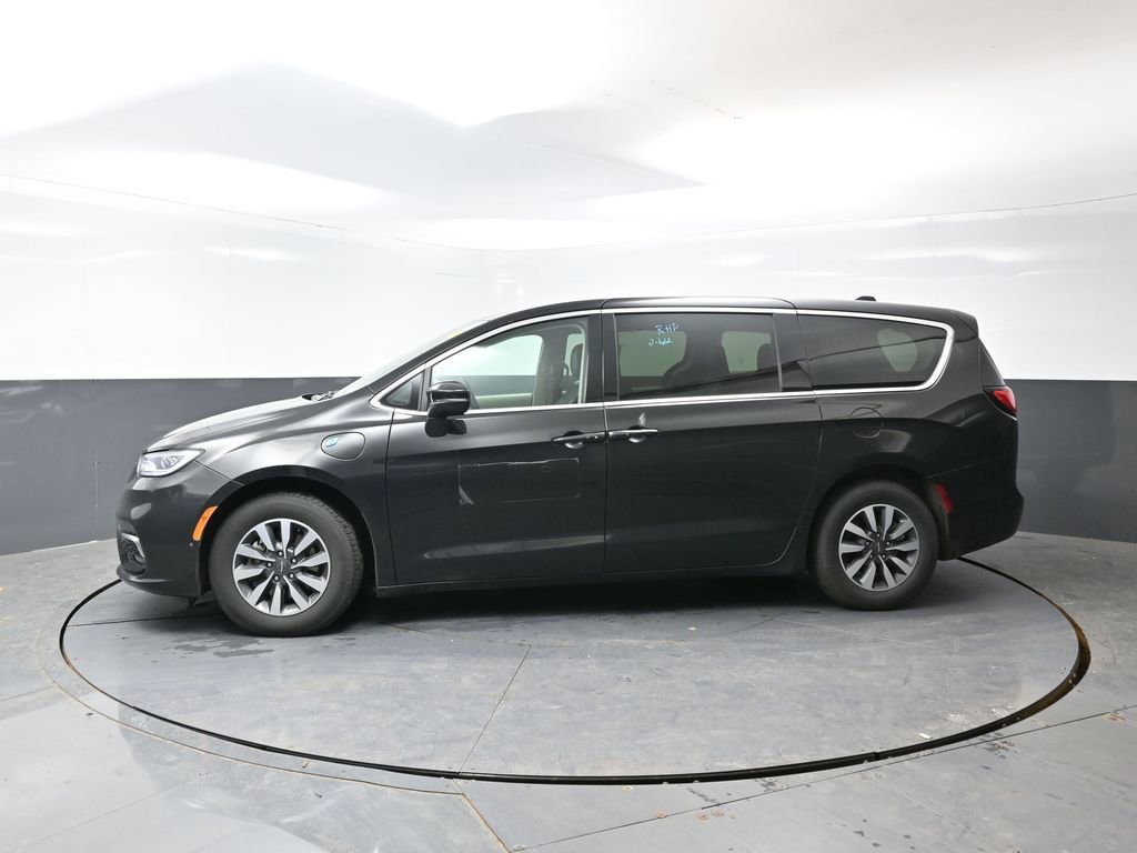 Used 2023 Chrysler Pacifica Touring-L FWD image 11