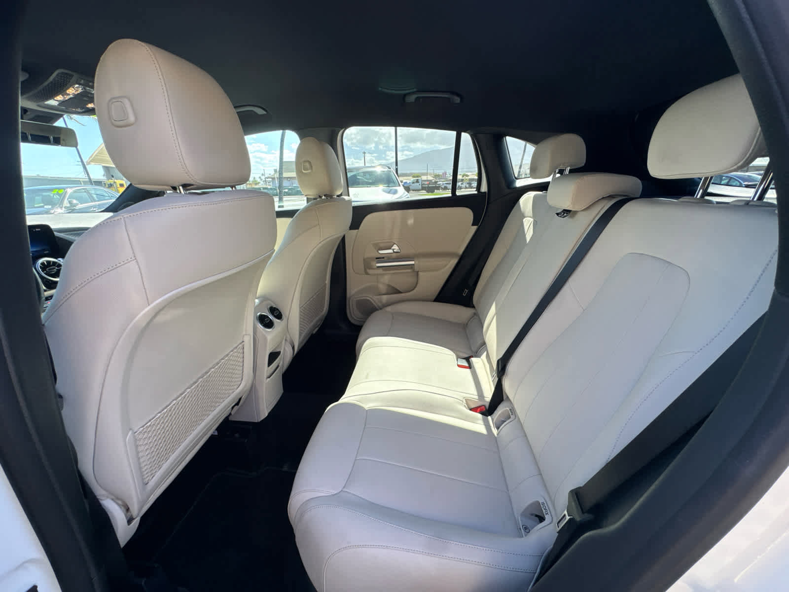 Used 2025 Mercedes-Benz GLA 250 4MATIC image 17