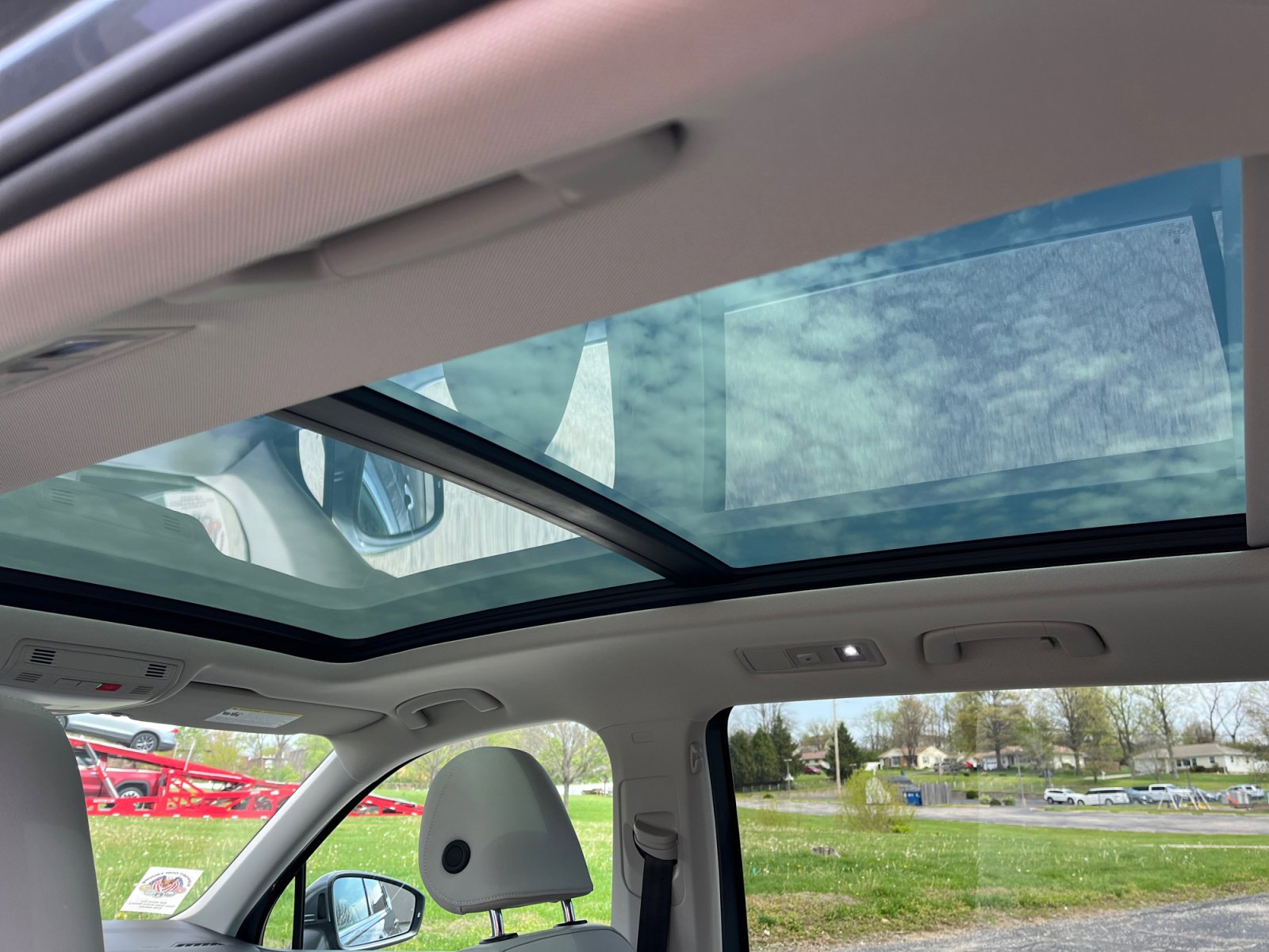 Certified 2020 Volkswagen Tiguan SEL w/ Tiguan Two-Row MDO Package image 20