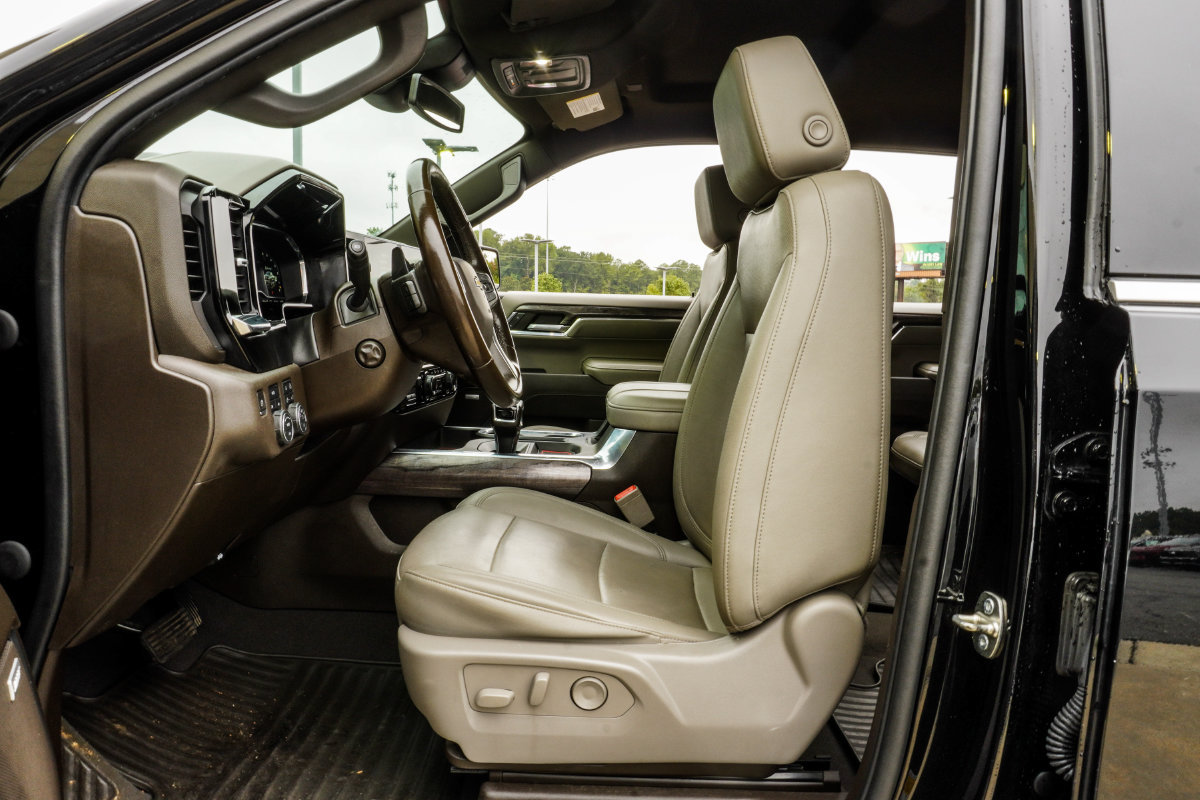 Used 2023 Chevrolet Silverado 1500 LTZ AWD/4WD image 36
