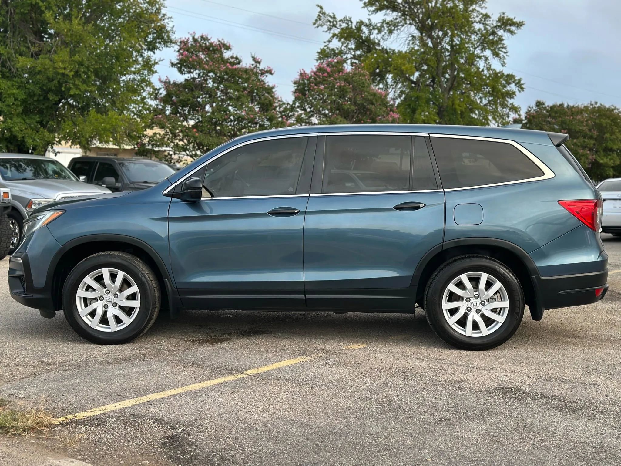 Used 2019 Honda Pilot LX image 3