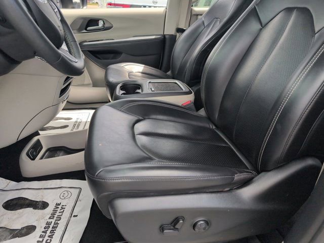 Used 2023 Chrysler Pacifica Touring-L image 24