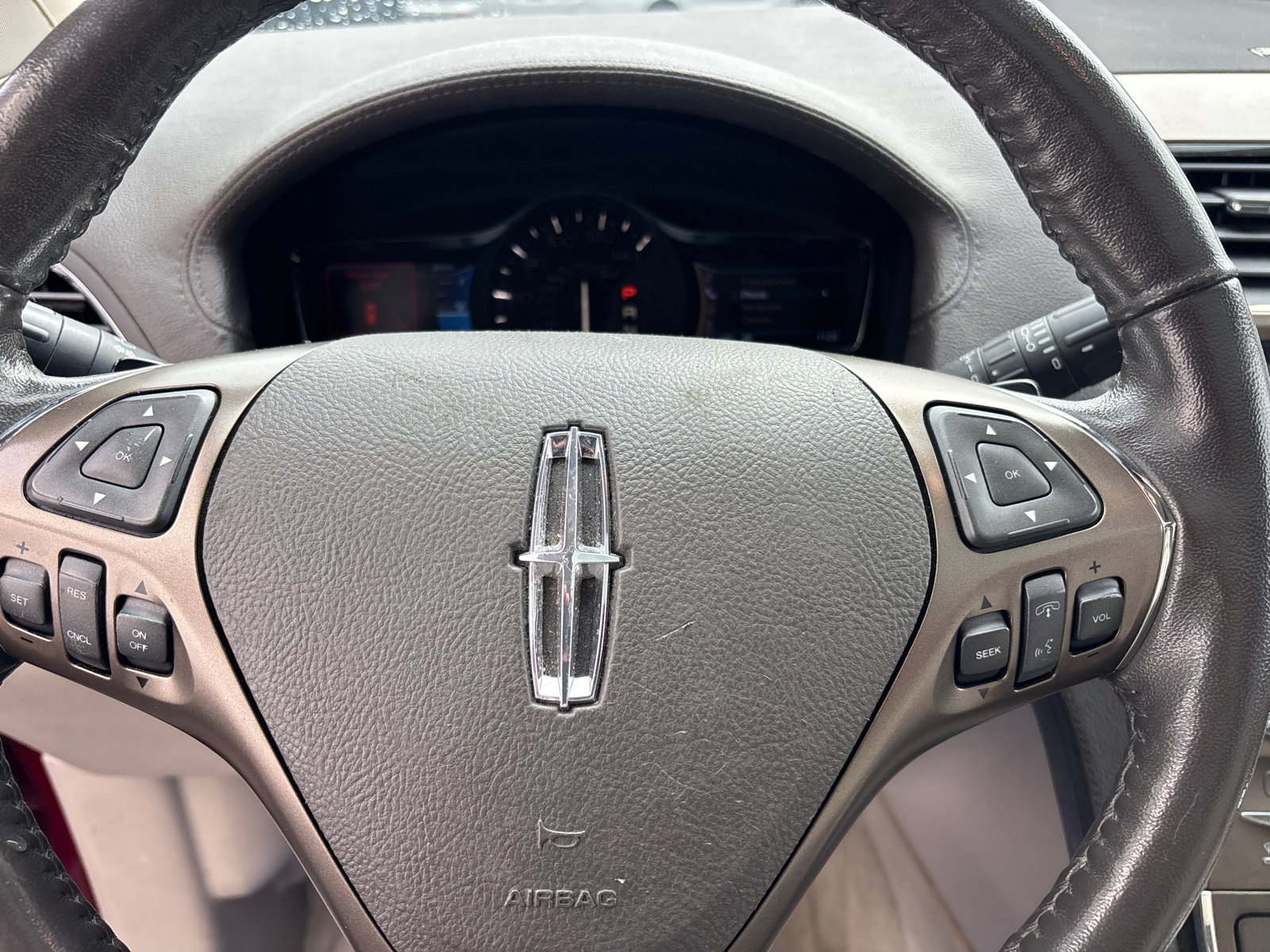 Used 2013 Lincoln MKX FWD image 16