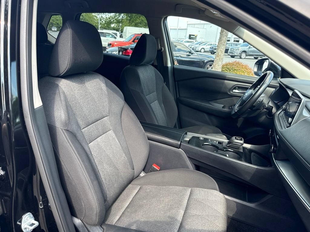 Certified 2025 Nissan Rogue SV FWD image 40