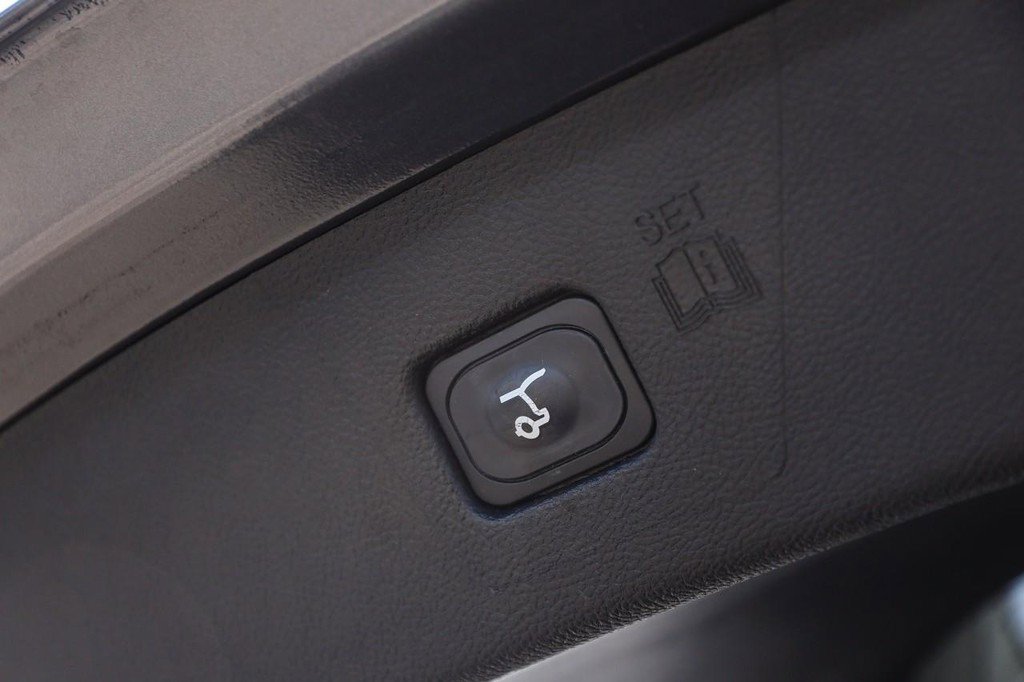 Used 2024 Ford Edge ST-Line AWD/4WD image 8