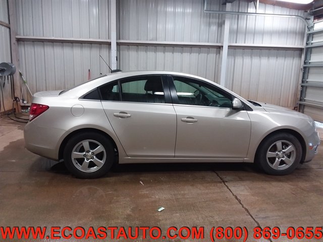 Used 2016 Chevrolet Cruze LT w/ Technology Package FWD image 3
