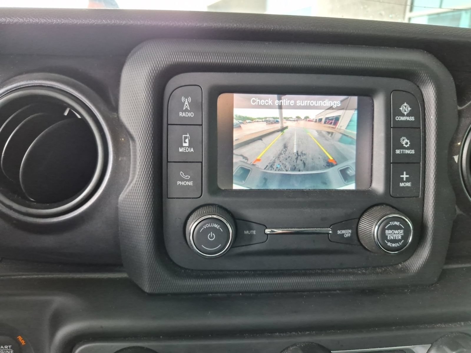 Used 2020 Jeep Gladiator Sport AWD/4WD image 16
