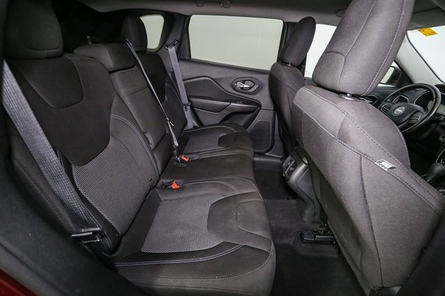 Used 2019 Jeep Cherokee Latitude w/ Cold Weather Group image 19