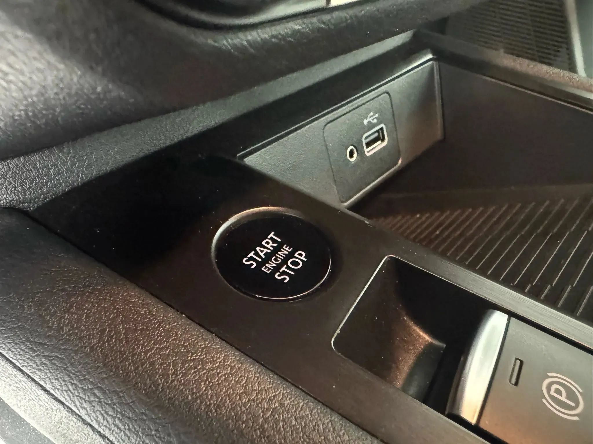 Used 2025 Nissan Kicks S AWD/4WD image 17