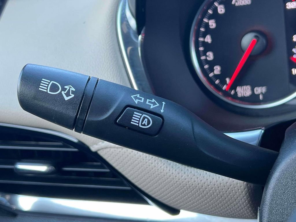 Used 2023 Chevrolet Traverse Premier AWD/4WD image 22