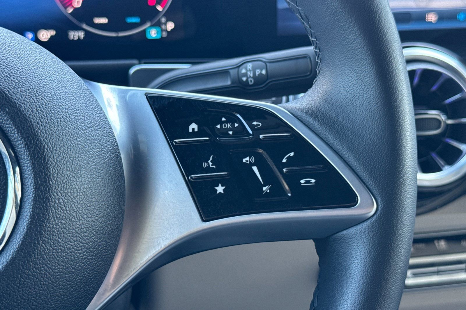 Certified 2025 Mercedes-Benz GLB 250 image 28