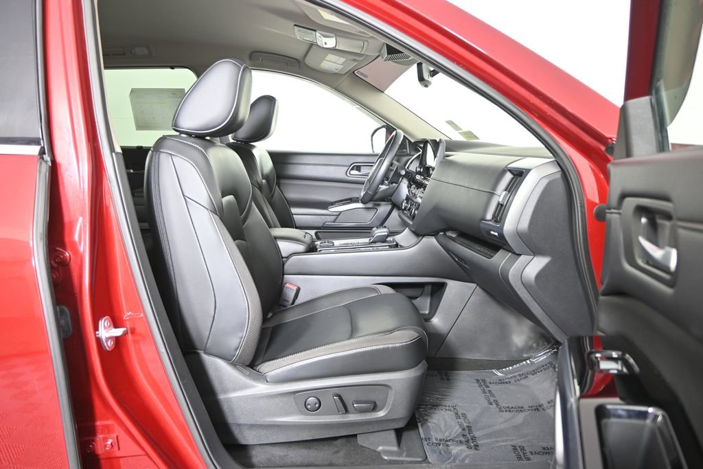 Used 2023 Nissan Pathfinder SL image 13
