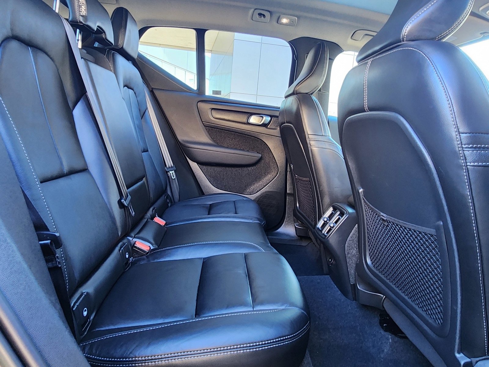 Used 2023 Volvo XC40 B4 Ultimate image 50