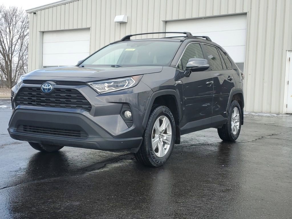 Used 2021 Toyota RAV4 XLE image 3