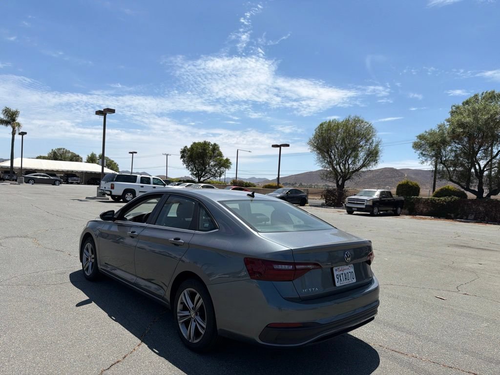 Used 2024 Volkswagen Jetta SE FWD image 6