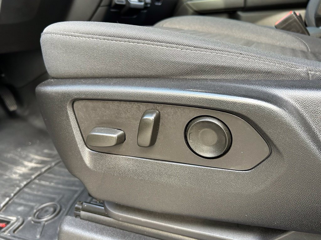 Used 2022 Chevrolet Silverado 1500 Custom RWD image 17