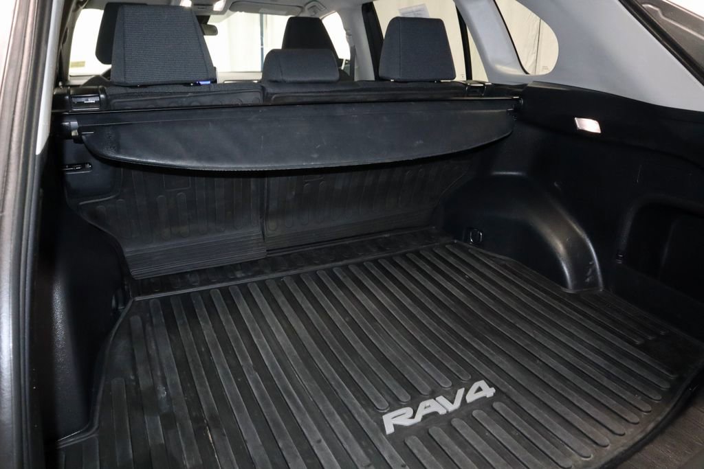 Used 2024 Toyota RAV4 LE AWD/4WD image 15