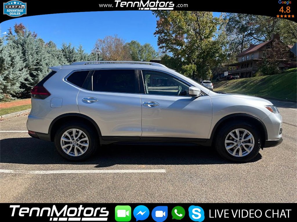 Used 2020 Nissan Rogue SV image 2