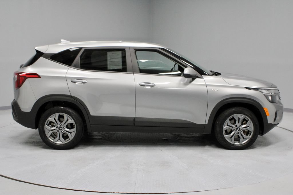 Used 2024 Kia Seltos LX AWD/4WD image 5