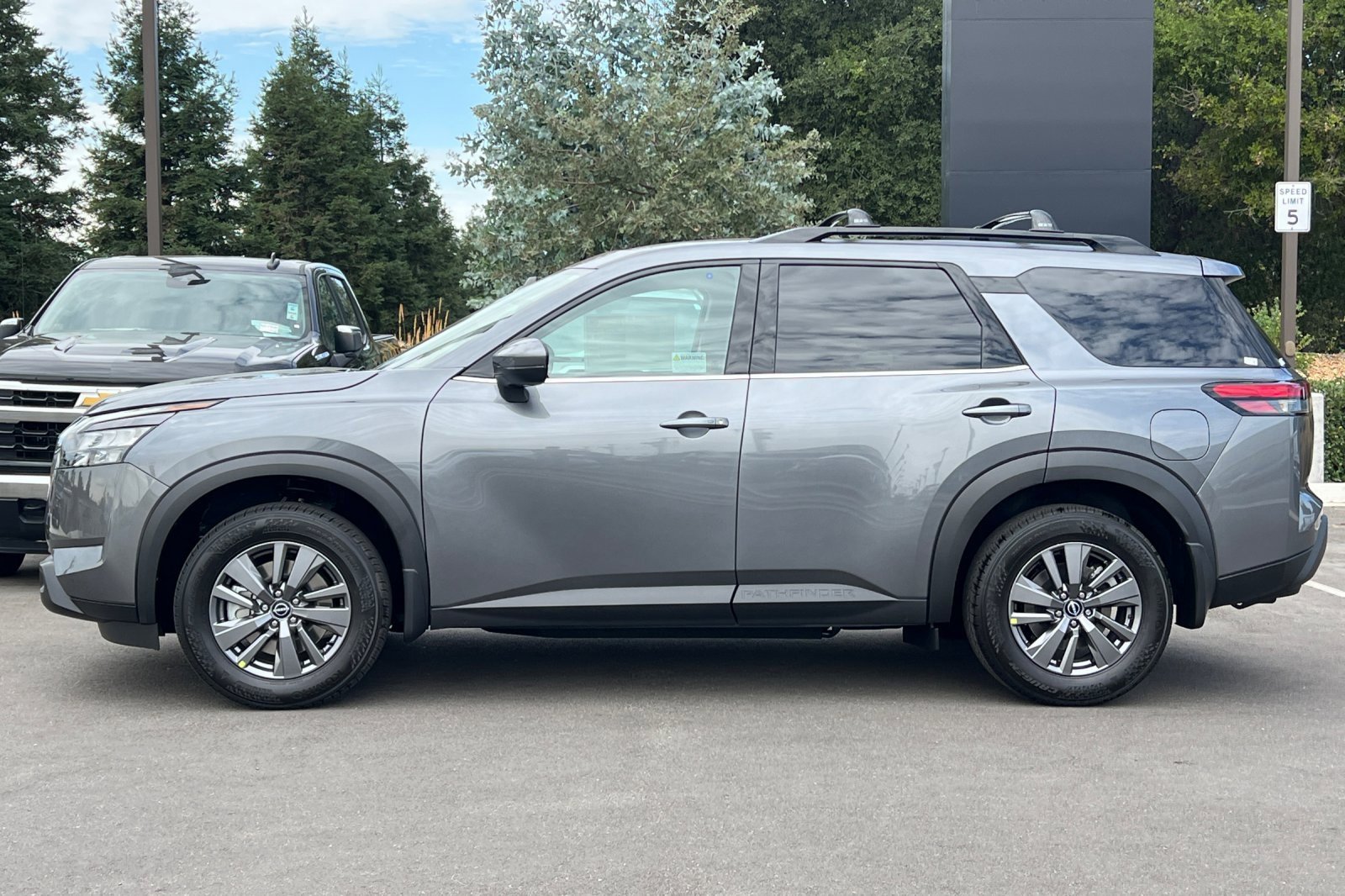 New 2025 Nissan Pathfinder SV w/ SV Premium Package image 7