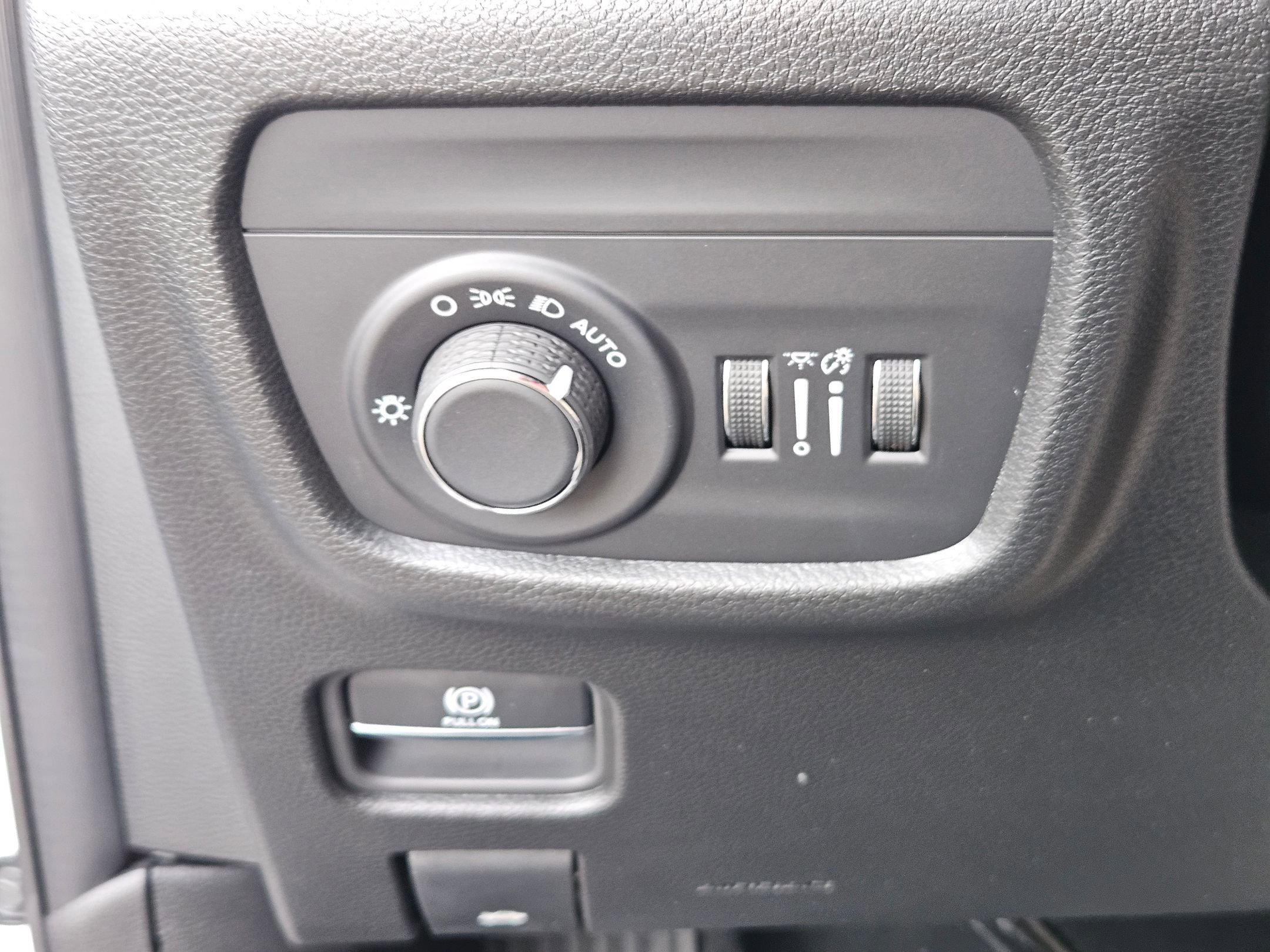 Used 2025 Jeep Grand Cherokee Laredo w/ Trailer Tow Package RWD image 16