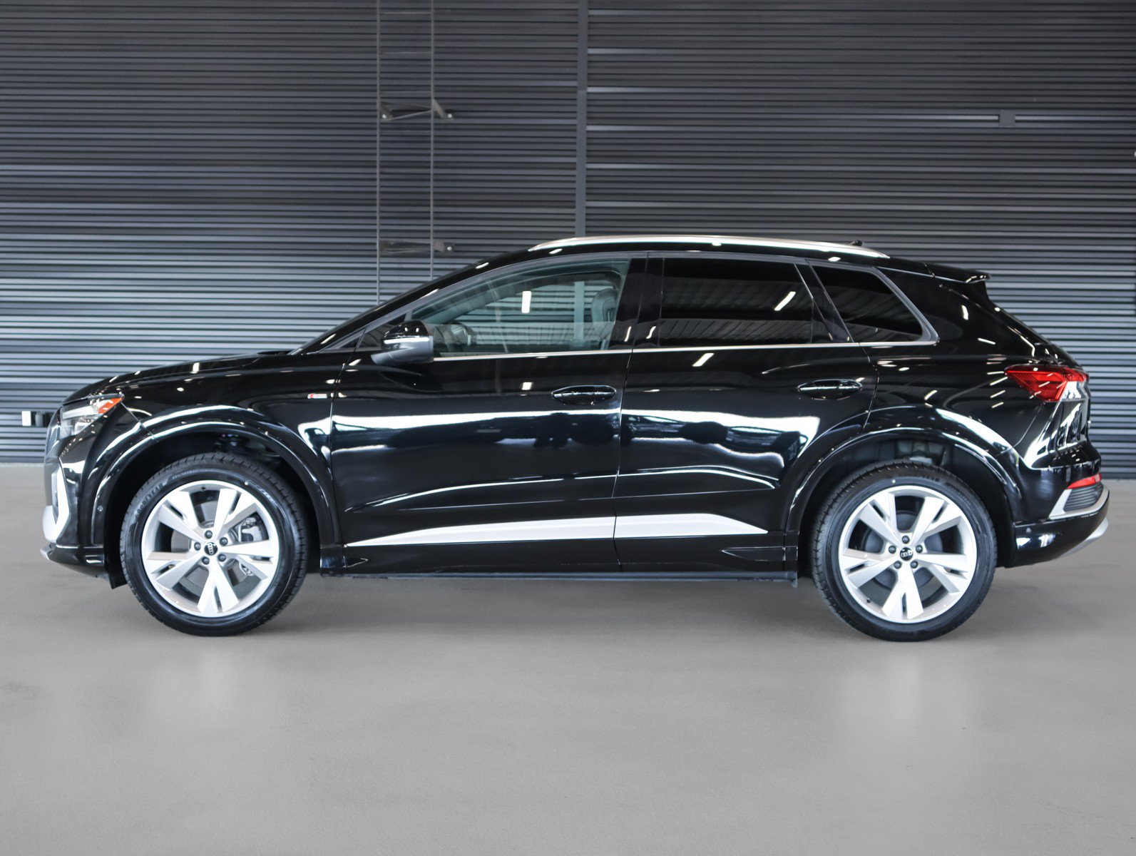 Used 2023 Audi Q4 e-tron Premium Plus w/ Premium Plus AWD/4WD image 15
