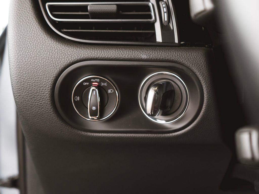 Used 2025 Porsche Macan image 21