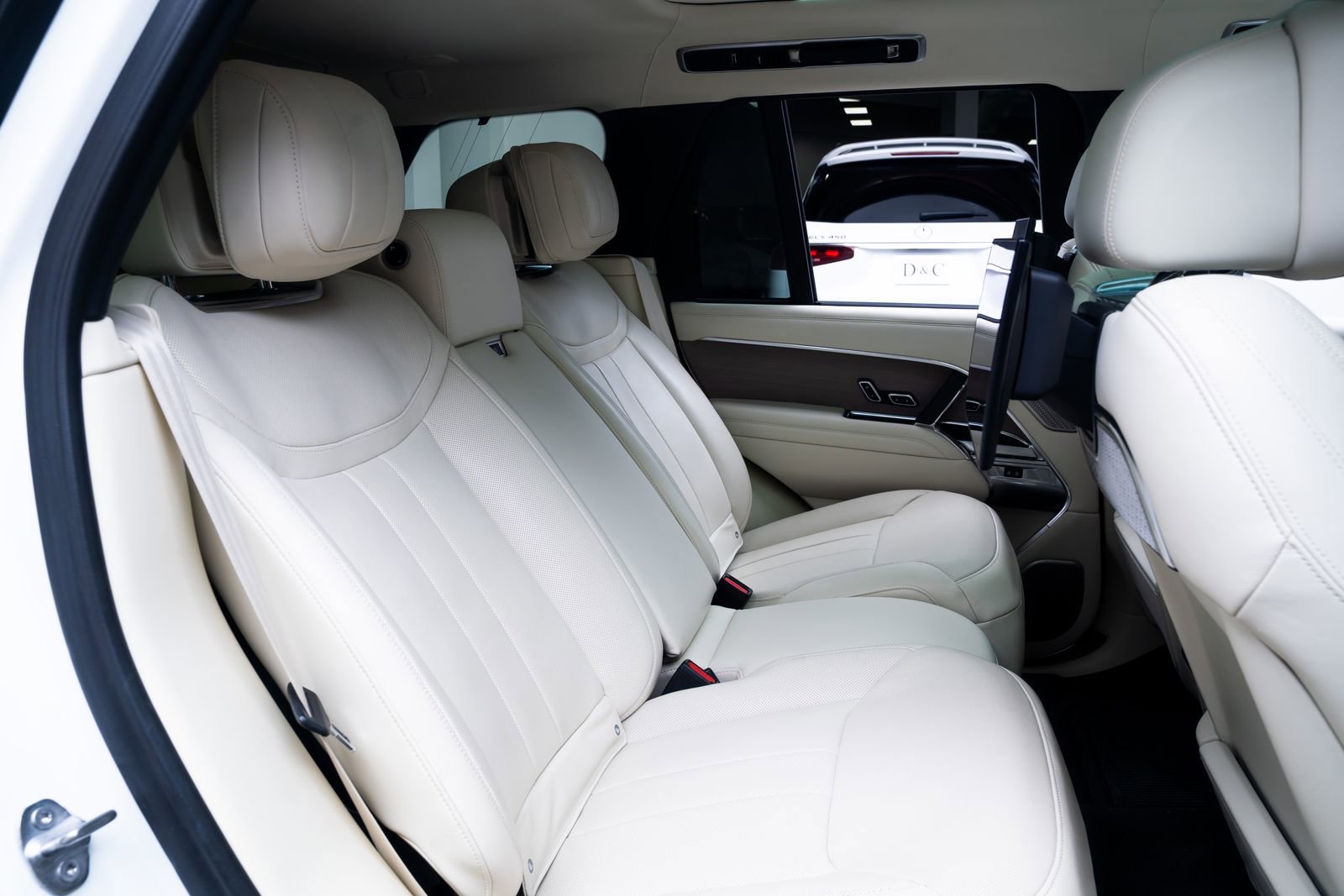 Used 2023 Land Rover Range Rover Autobiography AWD/4WD image 21