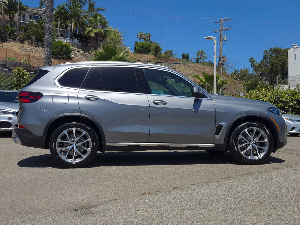 New 2026 BMW X5 xDrive40i w/ Climate Comfort Package AWD/4WD image 3