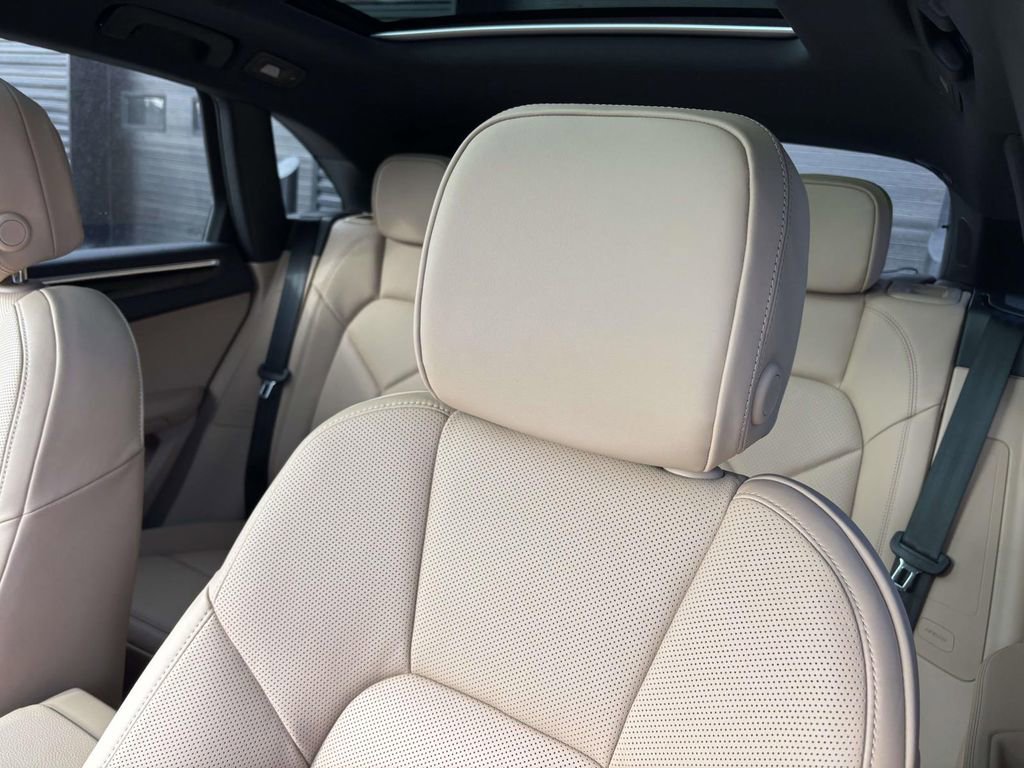New 2026 Porsche Macan image 21