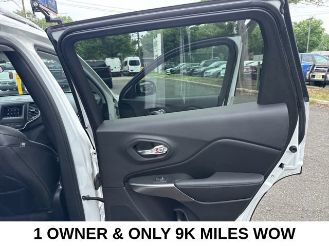 Used 2020 Jeep Cherokee Latitude Plus AWD/4WD image 30