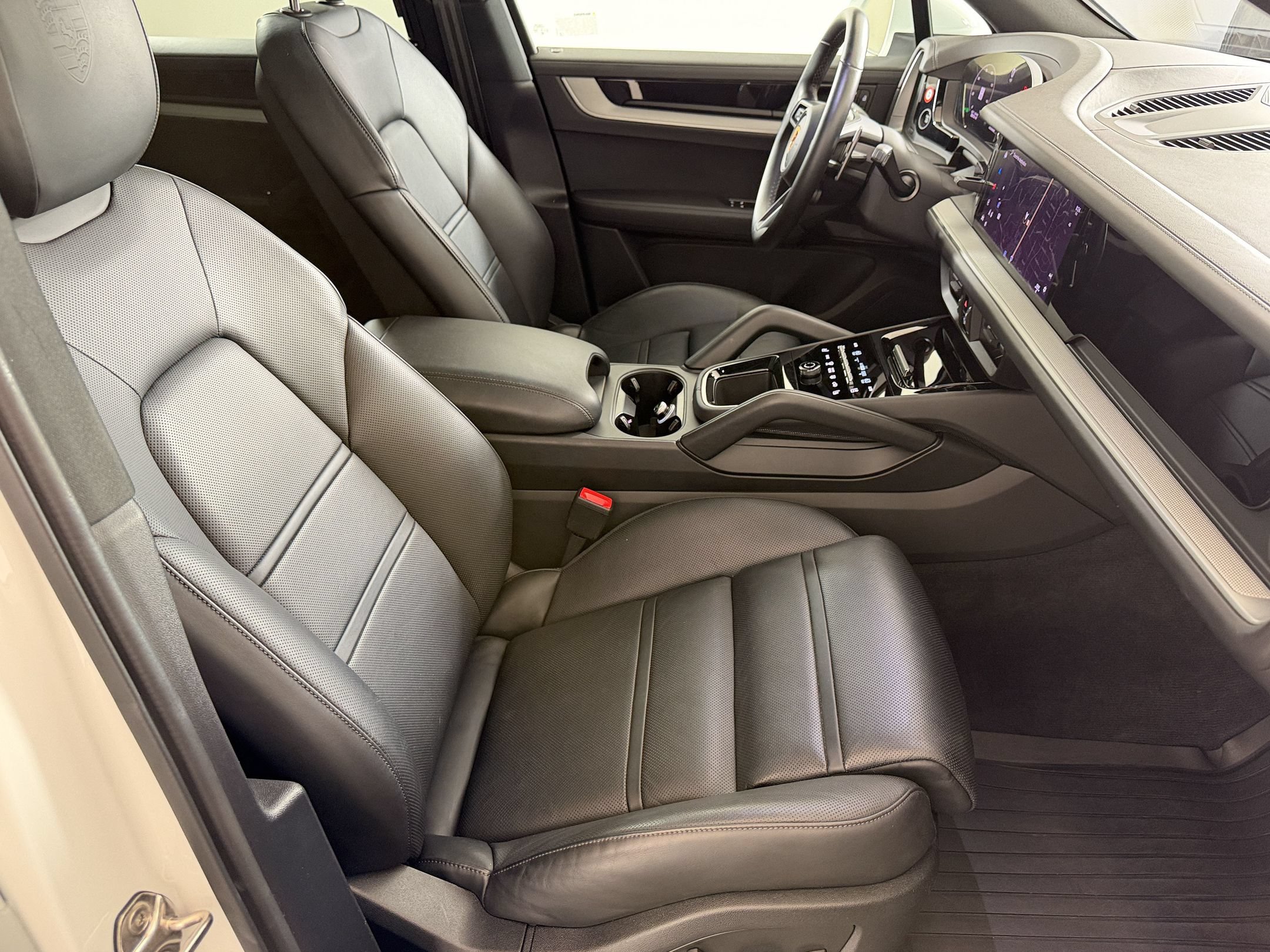 Certified 2024 Porsche Cayenne AWD/4WD image 26