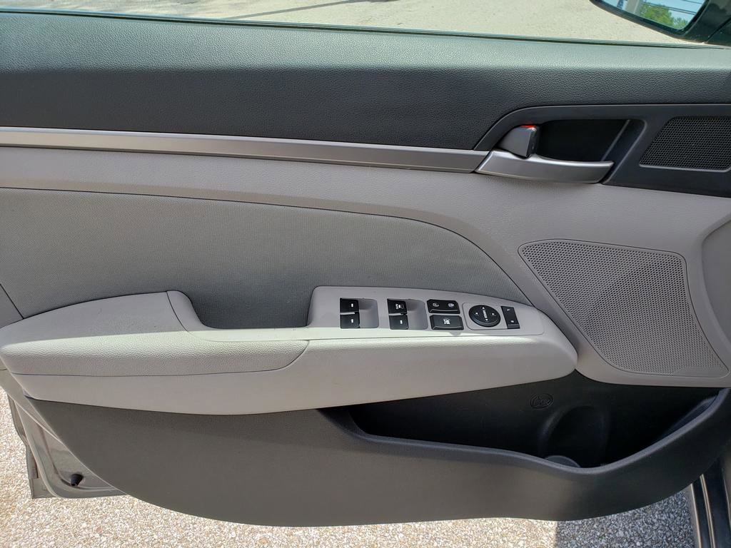 Used 2018 Hyundai Elantra Value Edition FWD image 9