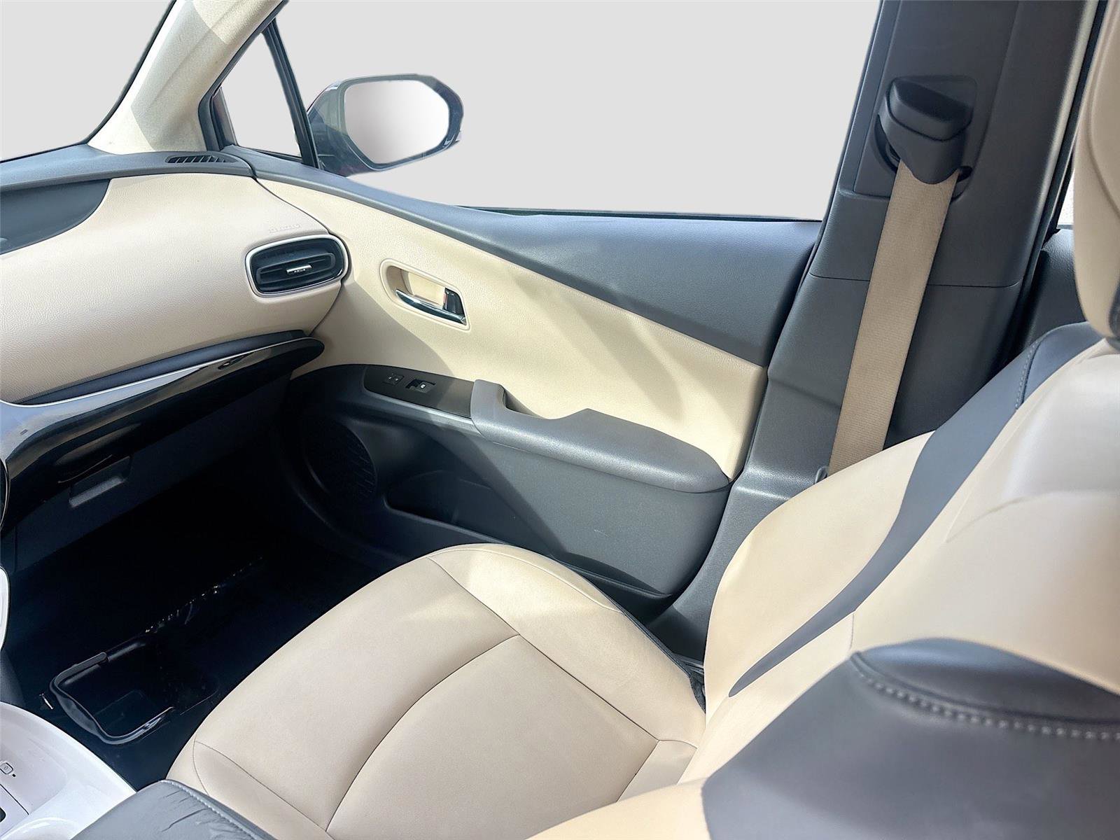 Used 2016 Toyota Prius Four image 23