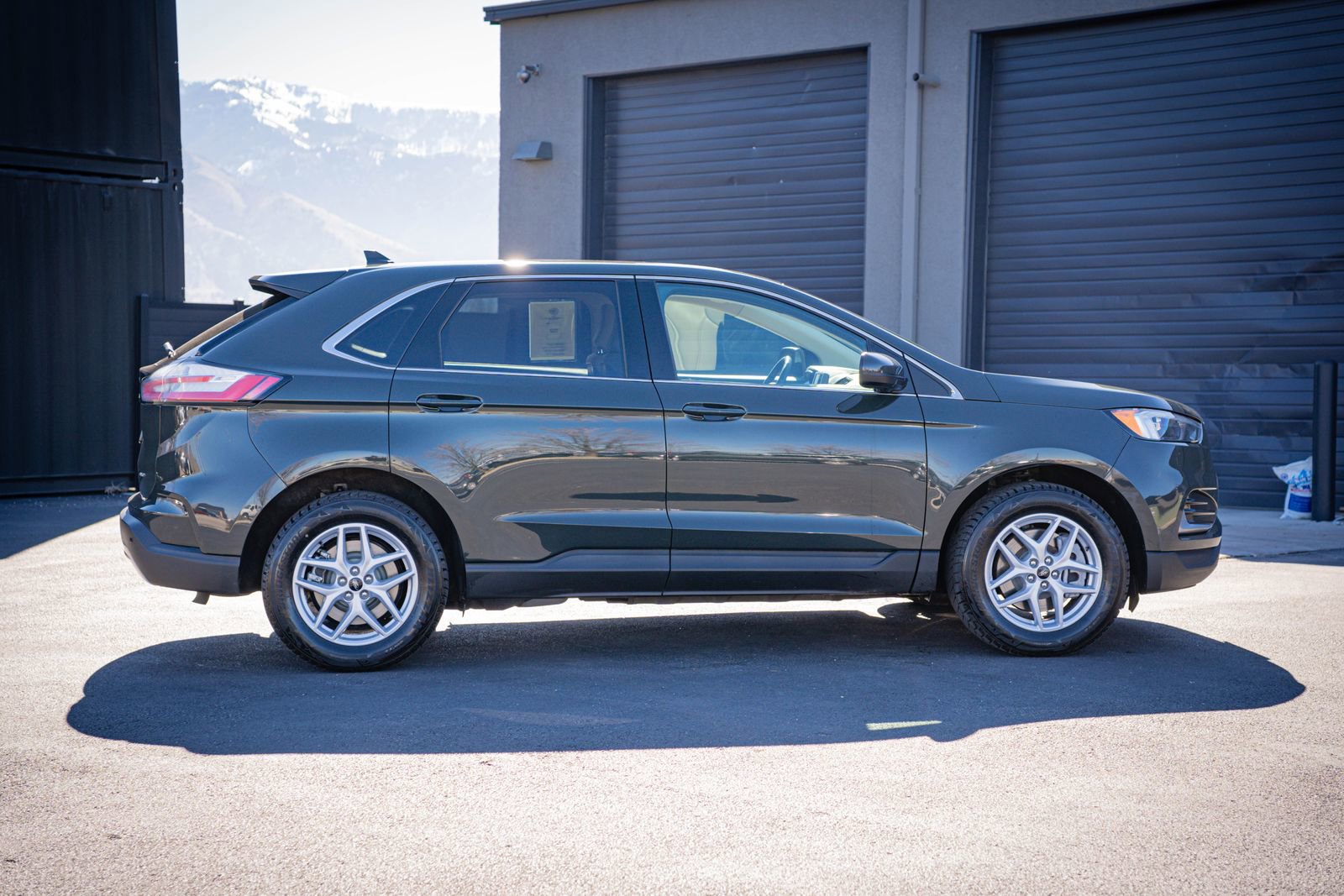 Used 2023 Ford Edge SEL AWD/4WD image 4